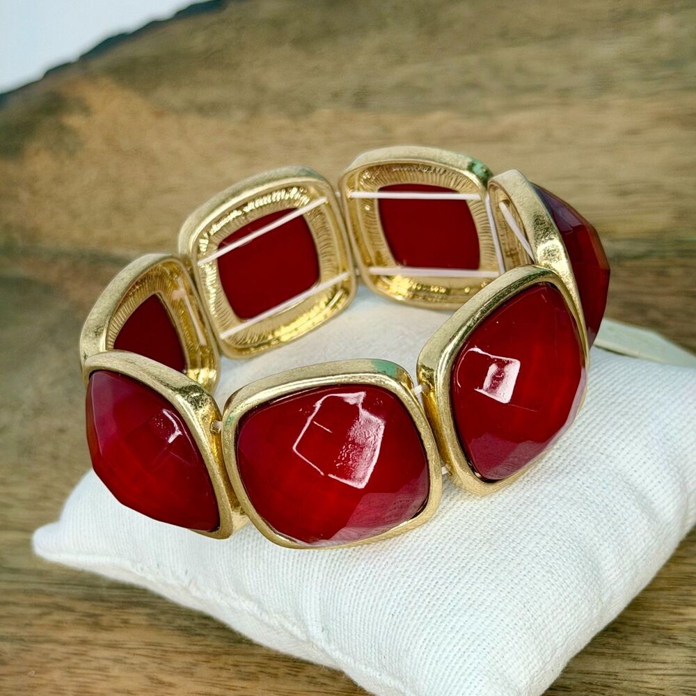 The Petal New York Red Faceted Stretch Bracelet